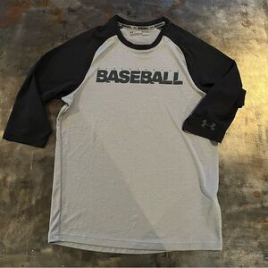 Under Armour Baseball tee small